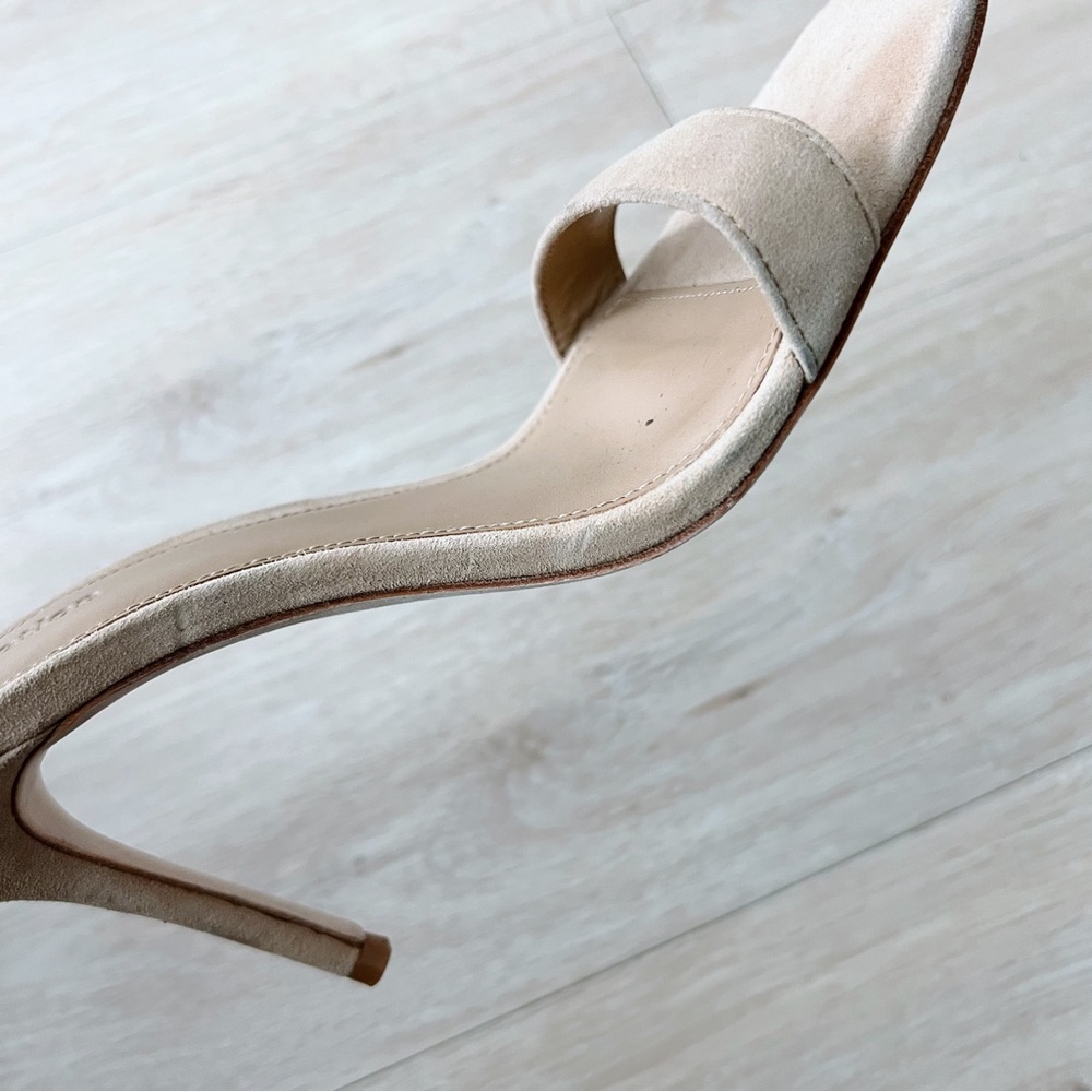 Reformation Kelly Heel - Picture 5 of 8